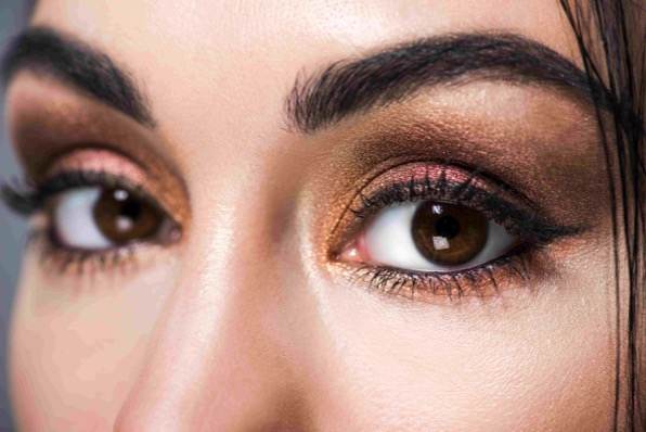 Jak wybrać eyeliner do wykonania perfekcyjnego makijażu typu kocie oko?